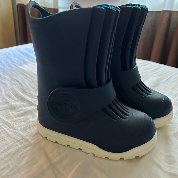 Butler Kids Size 9 Winter boots - Picture 1 of 3